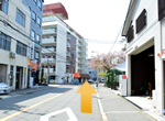 ファミリーマート前